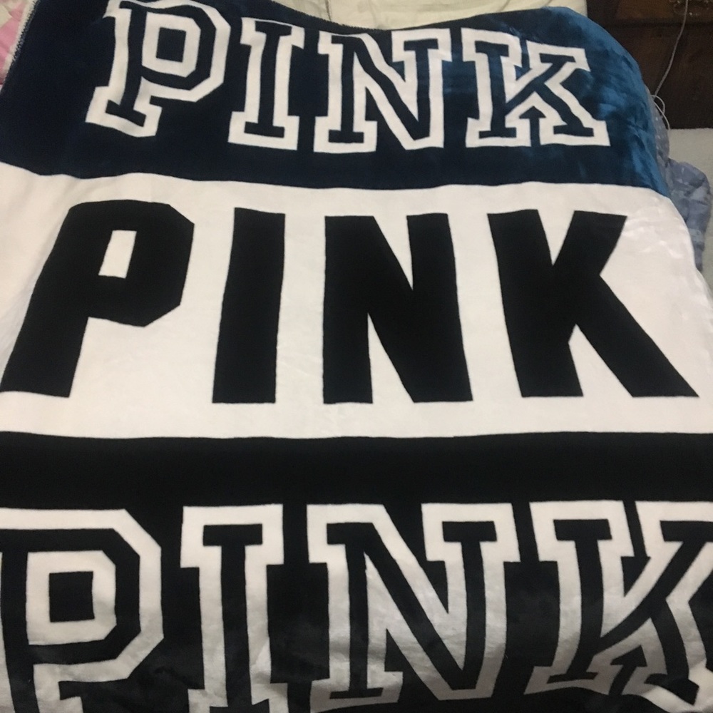 🚫SOLD🚫 Rare VS Pink Black Friday Sherpa